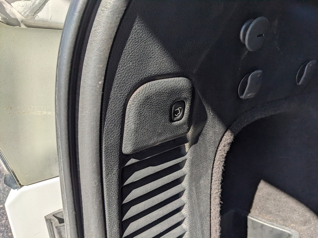 Jeep Grand Cherokee Vehicle Full-screen Gallery Image 10