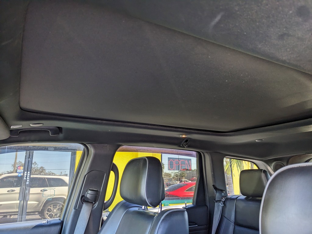 Jeep Grand Cherokee Vehicle Full-screen Gallery Image 19