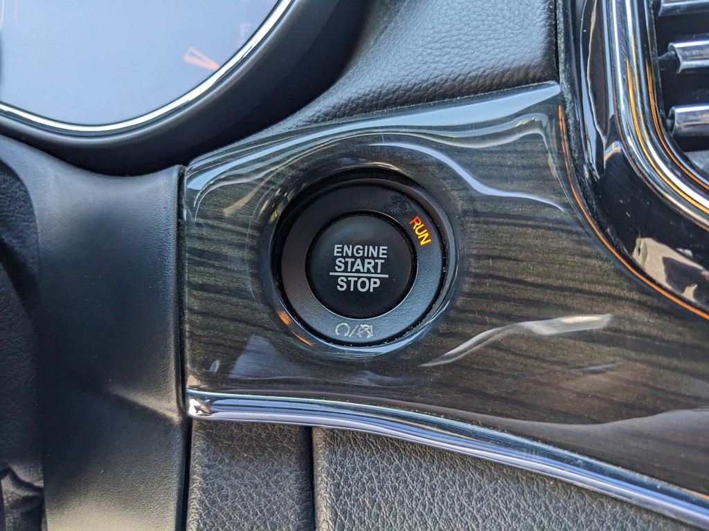 Jeep Grand Cherokee Vehicle Full-screen Gallery Image 25