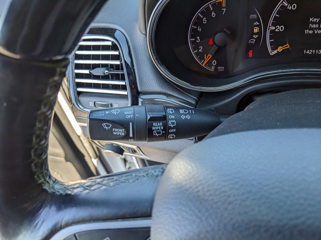 Jeep Grand Cherokee Vehicle Full-screen Gallery Image 30