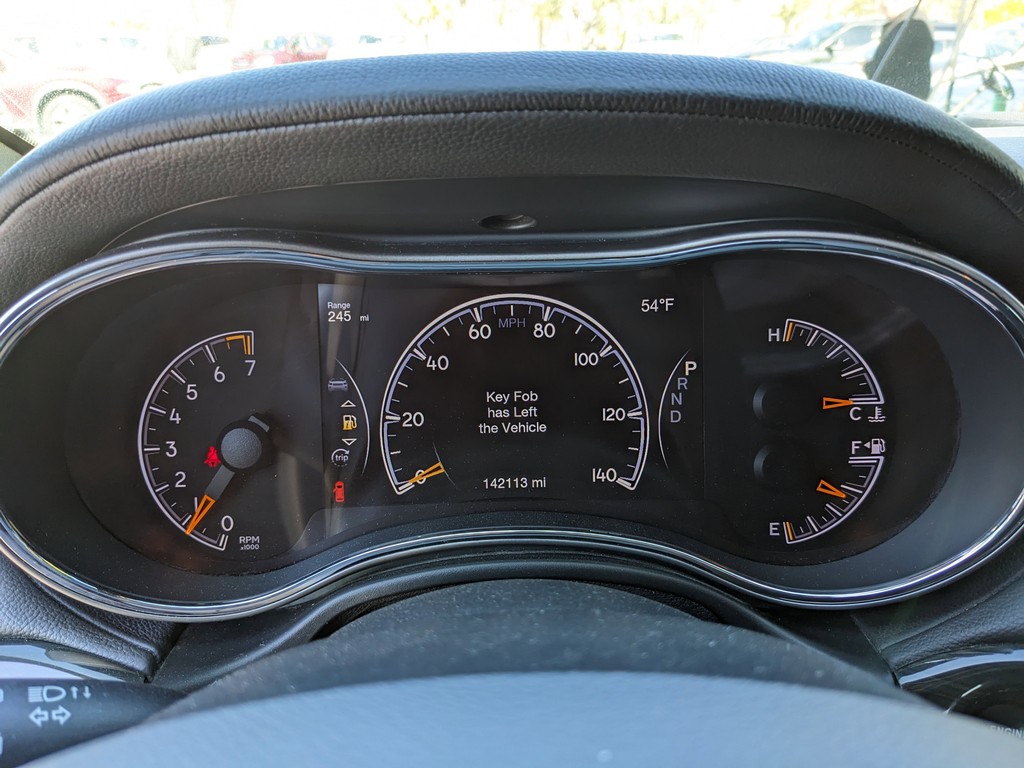 Jeep Grand Cherokee Vehicle Full-screen Gallery Image 31