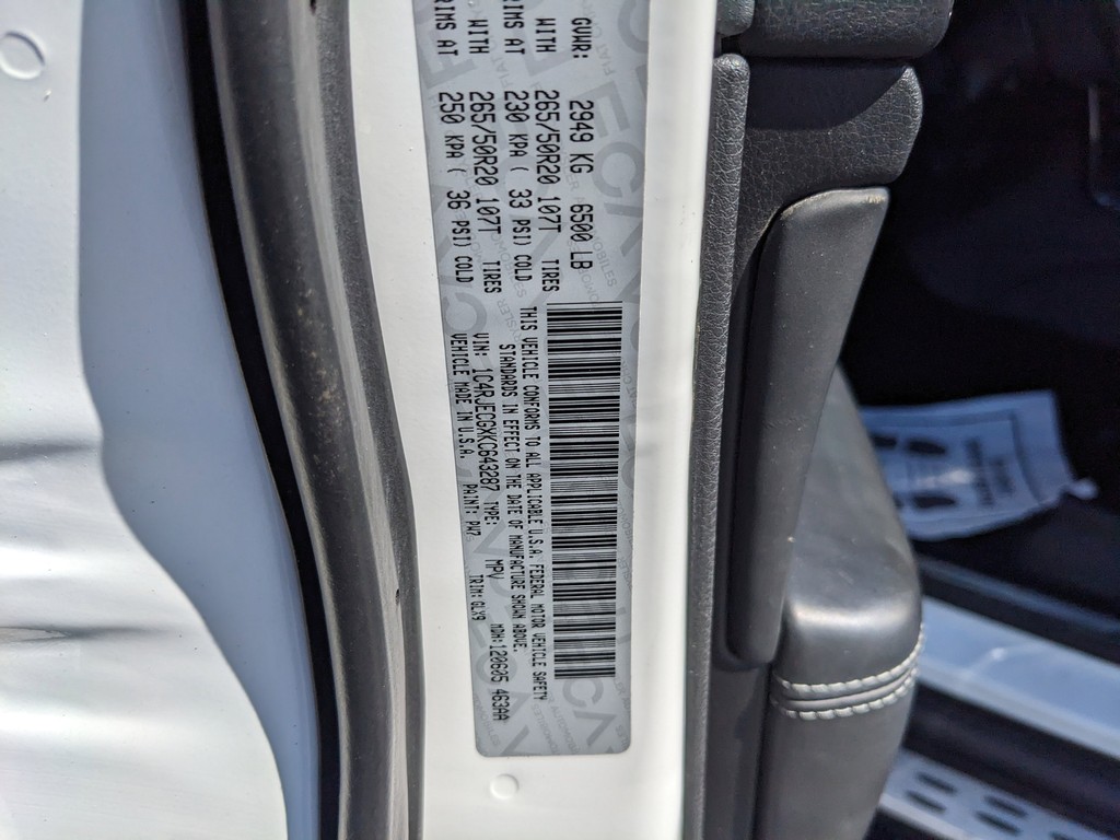 Jeep Grand Cherokee Vehicle Full-screen Gallery Image 33