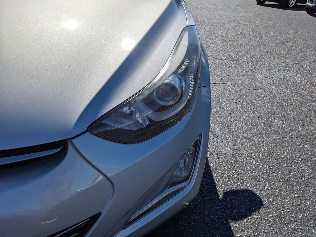 Hyundai Elantra Vehicle Full-screen Gallery Image 07