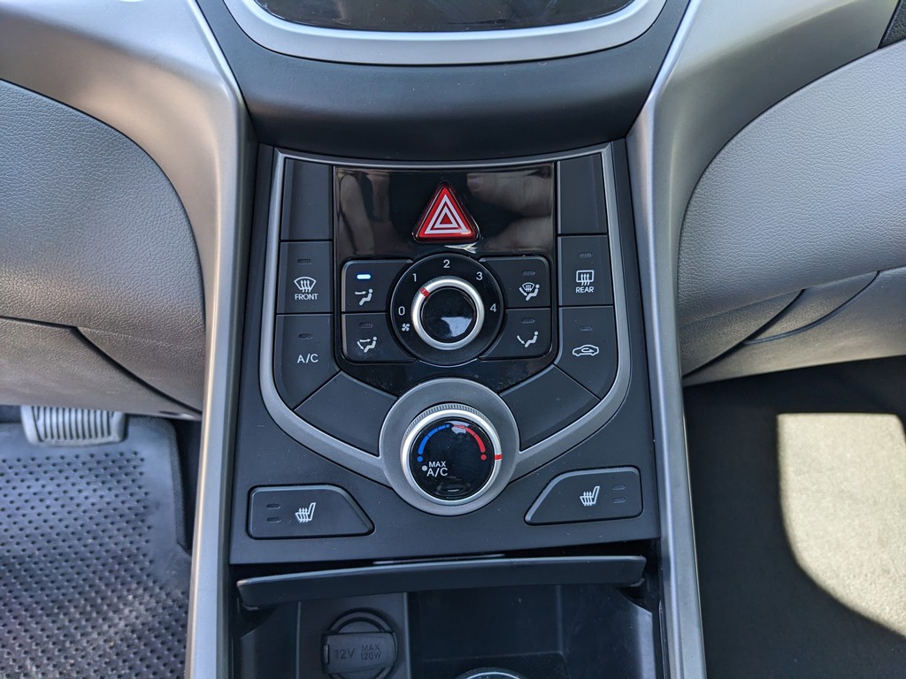 Hyundai Elantra Vehicle Full-screen Gallery Image 21