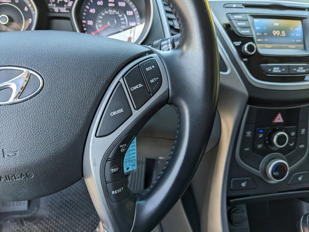 Hyundai Elantra Vehicle Full-screen Gallery Image 26