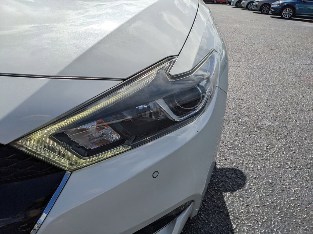 Nissan Maxima Vehicle Full-screen Gallery Image 07