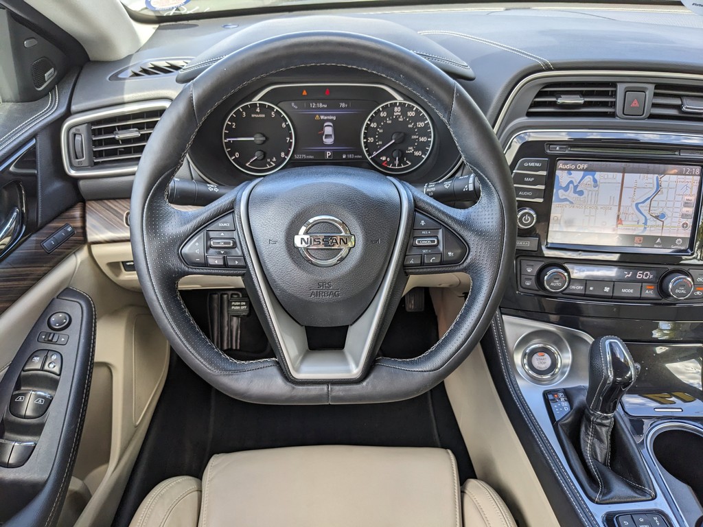 Nissan Maxima Vehicle Full-screen Gallery Image 13