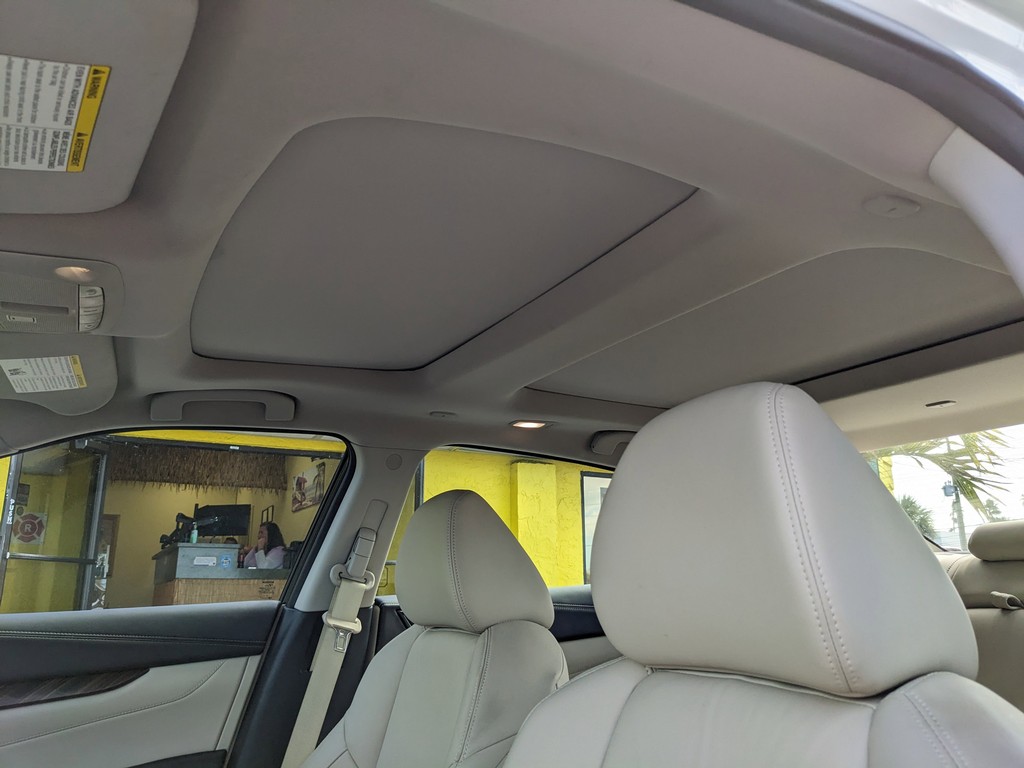 Nissan Maxima Vehicle Full-screen Gallery Image 20