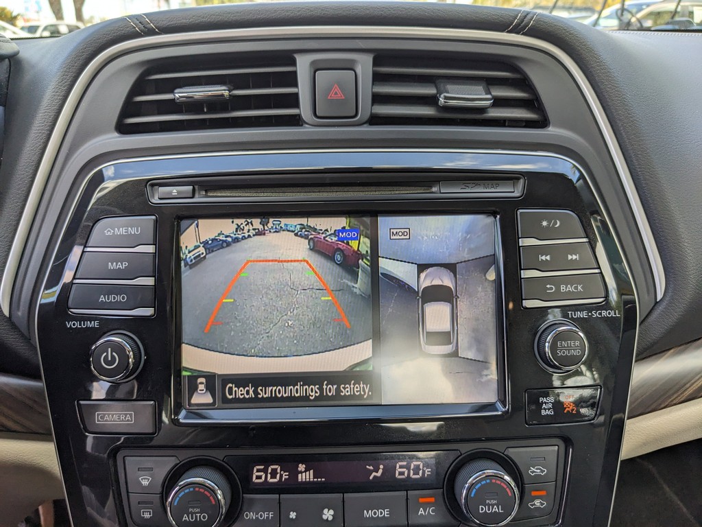 Nissan Maxima Vehicle Full-screen Gallery Image 22