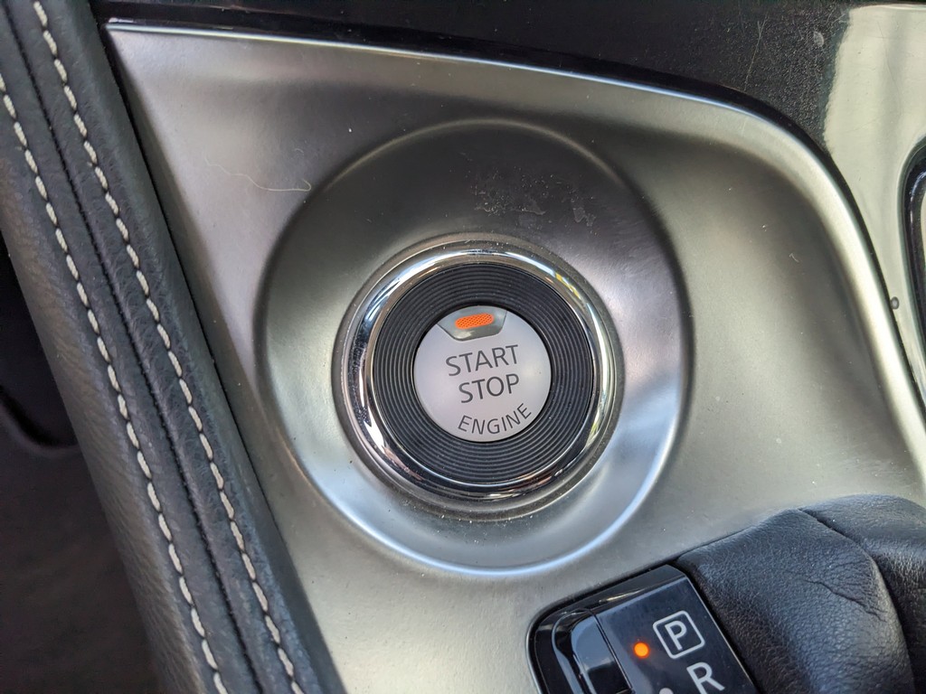 Nissan Maxima Vehicle Full-screen Gallery Image 25