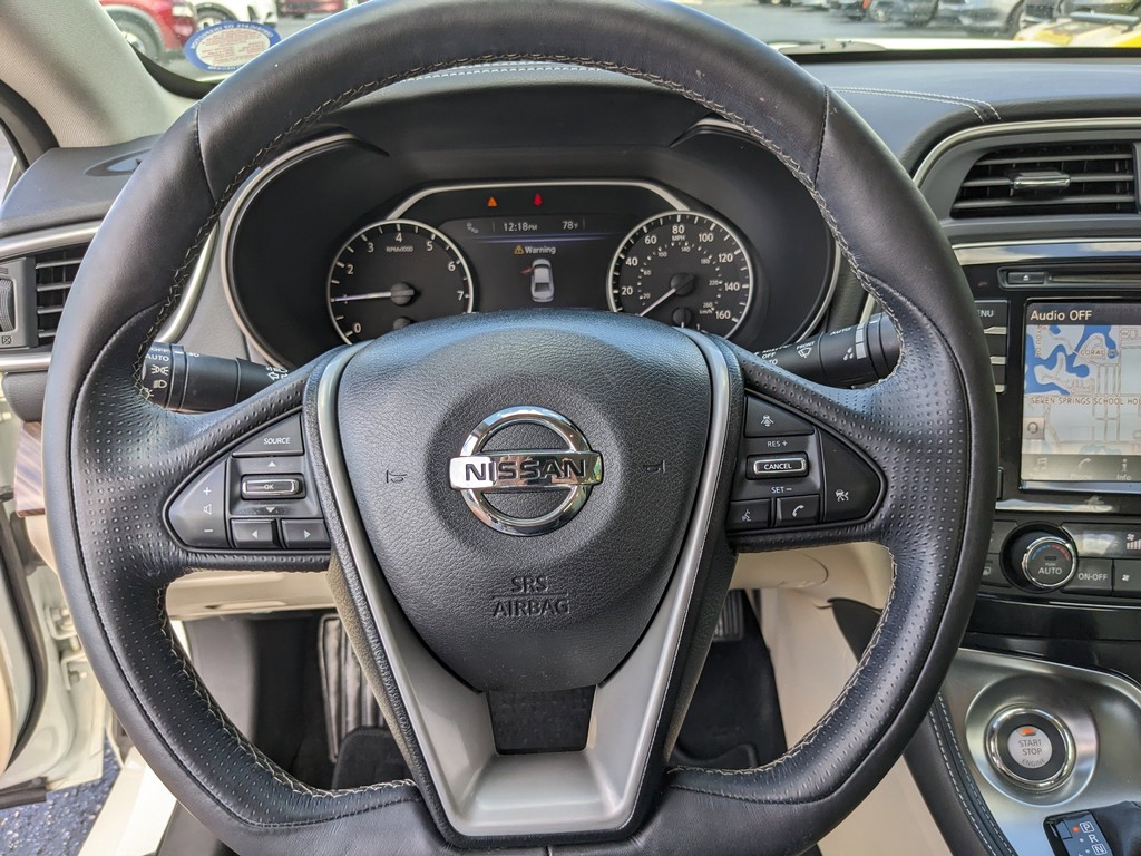 Nissan Maxima Vehicle Full-screen Gallery Image 27