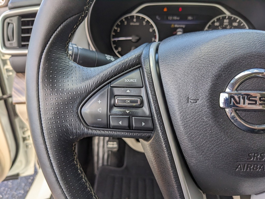 Nissan Maxima Vehicle Full-screen Gallery Image 28