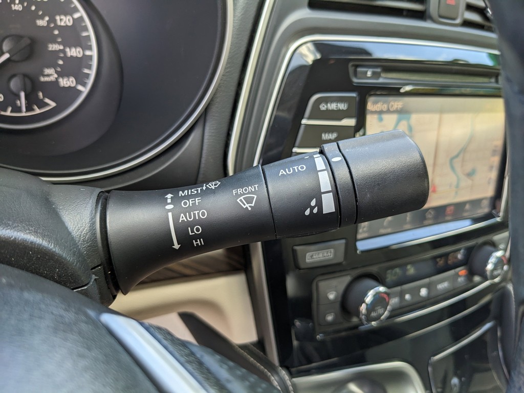 Nissan Maxima Vehicle Full-screen Gallery Image 31