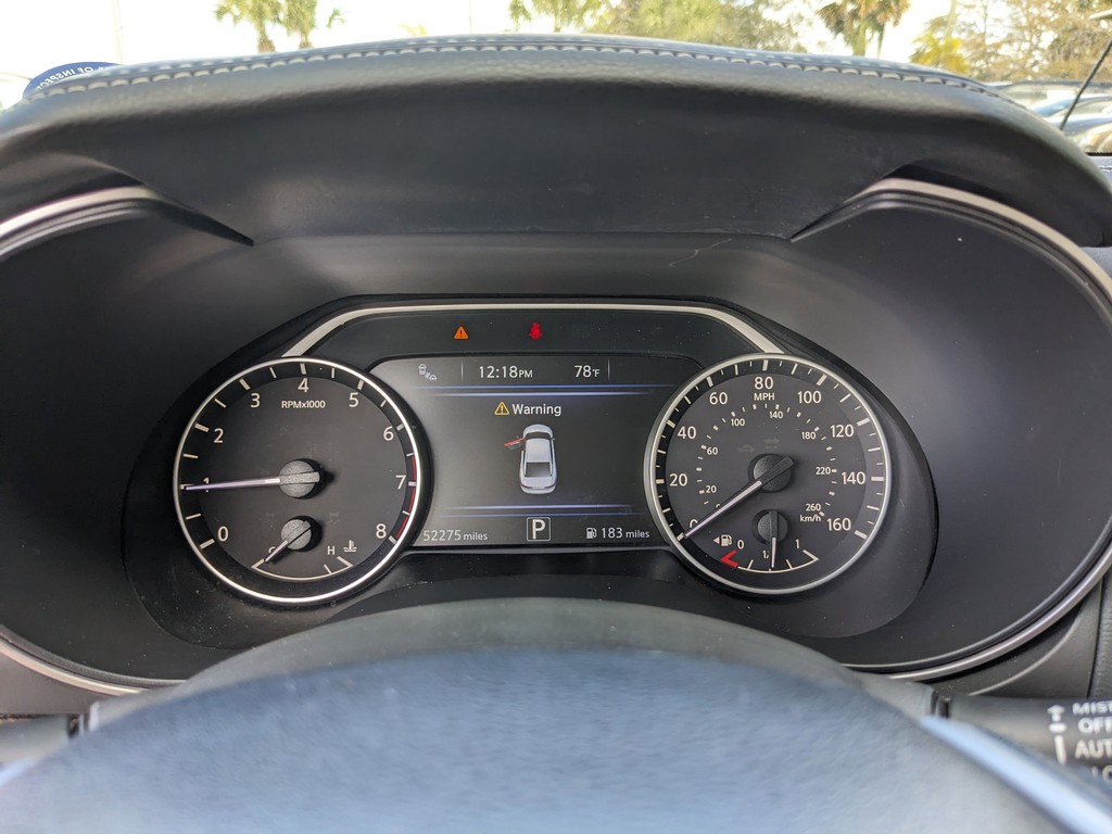 Nissan Maxima Vehicle Full-screen Gallery Image 32