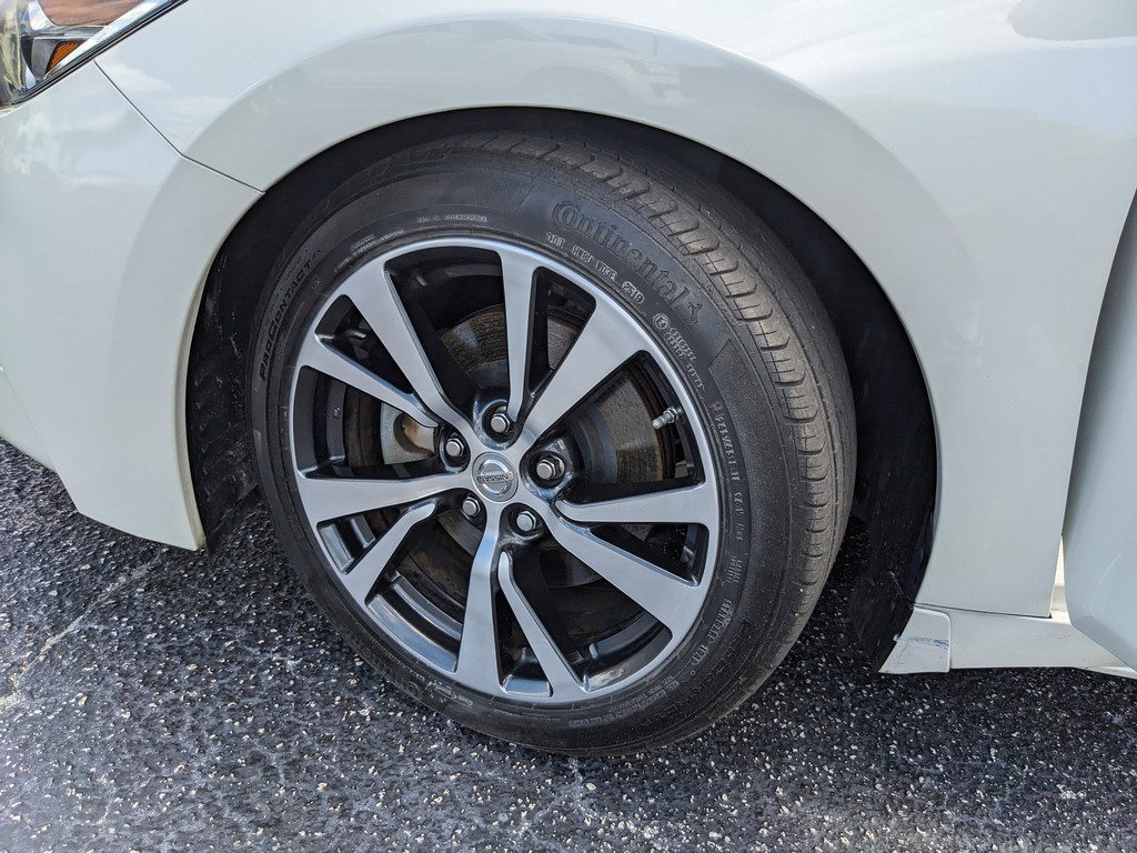 Nissan Maxima Vehicle Full-screen Gallery Image 34