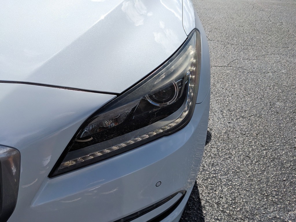 Hyundai Genesis Vehicle Full-screen Gallery Image 08