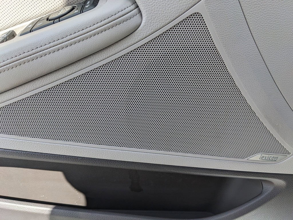 Hyundai Genesis Vehicle Full-screen Gallery Image 21