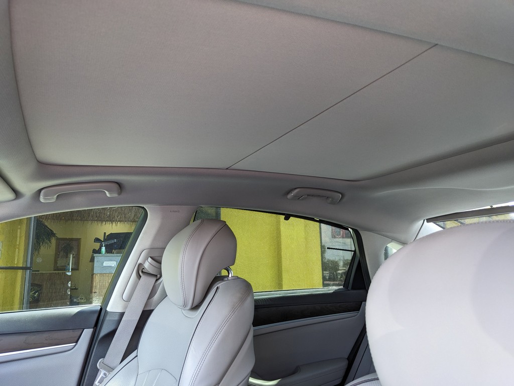 Hyundai Genesis Vehicle Full-screen Gallery Image 23