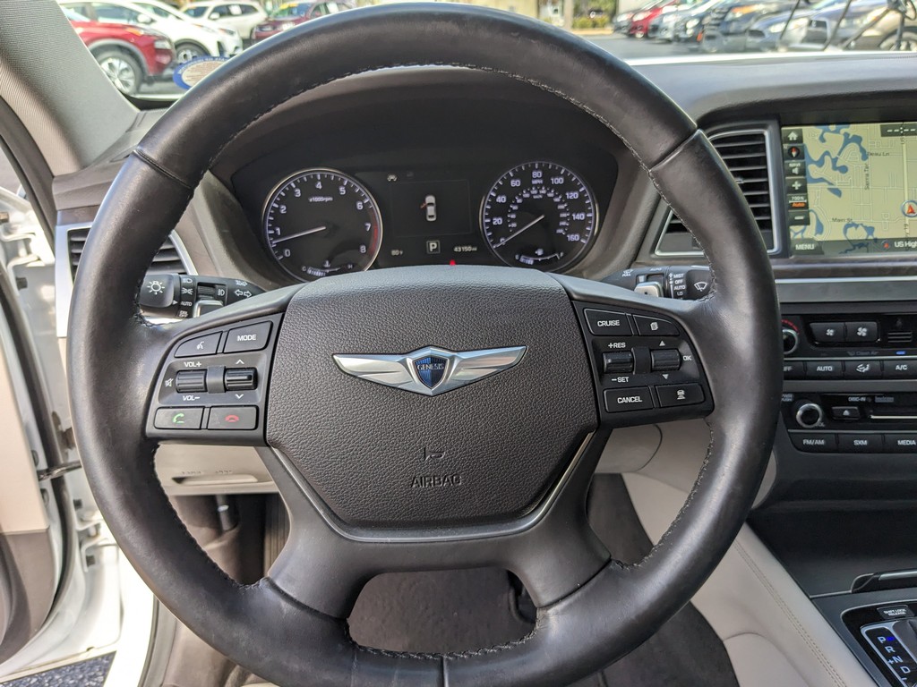 Hyundai Genesis Vehicle Full-screen Gallery Image 31