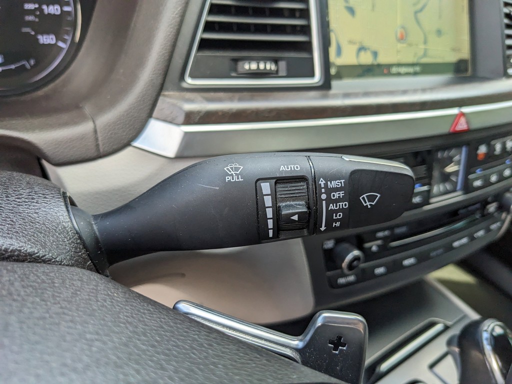 Hyundai Genesis Vehicle Full-screen Gallery Image 35