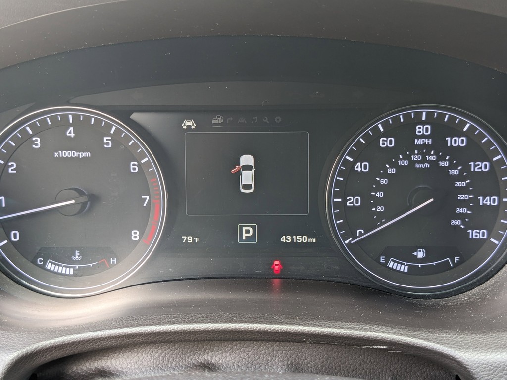 Hyundai Genesis Vehicle Full-screen Gallery Image 37