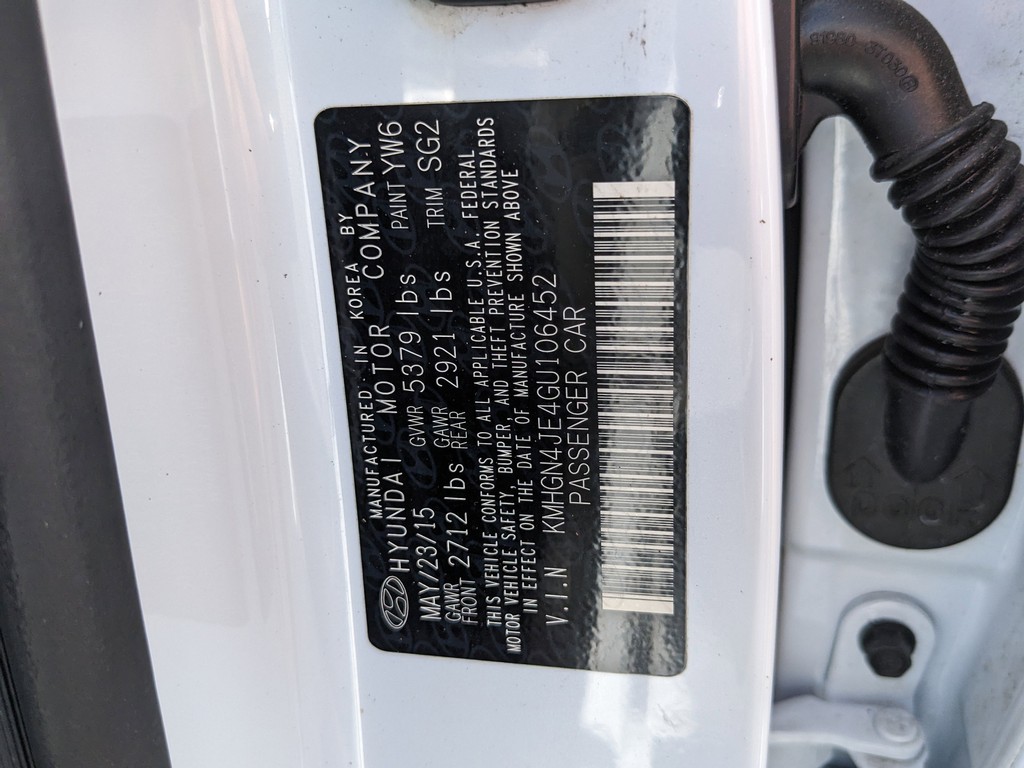 Hyundai Genesis Vehicle Full-screen Gallery Image 39