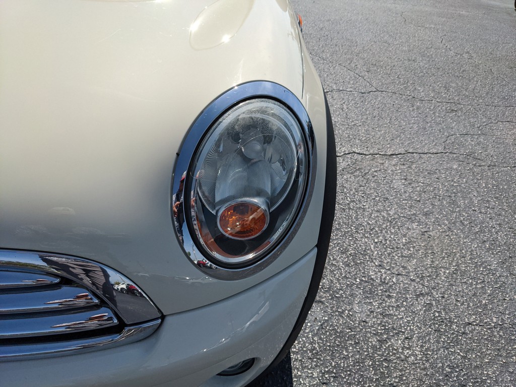 MINI Cooper Clubman Vehicle Full-screen Gallery Image 06