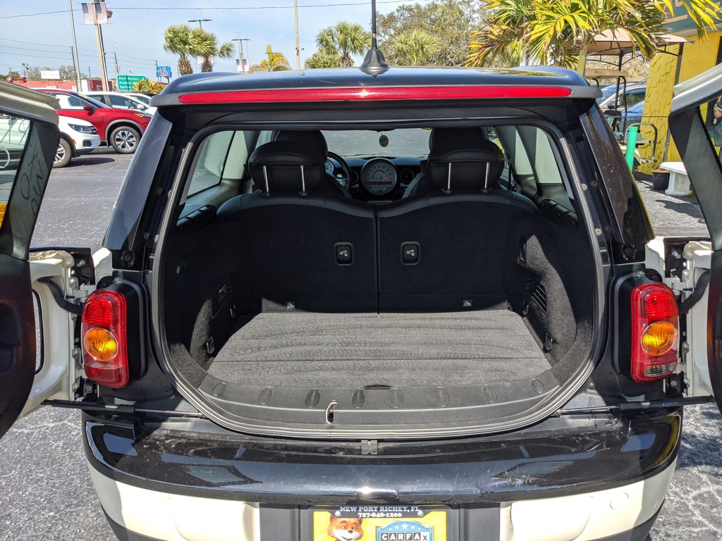 MINI Cooper Clubman Vehicle Full-screen Gallery Image 08