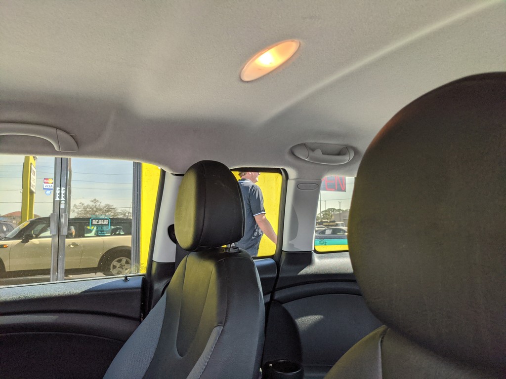 MINI Cooper Clubman Vehicle Full-screen Gallery Image 17