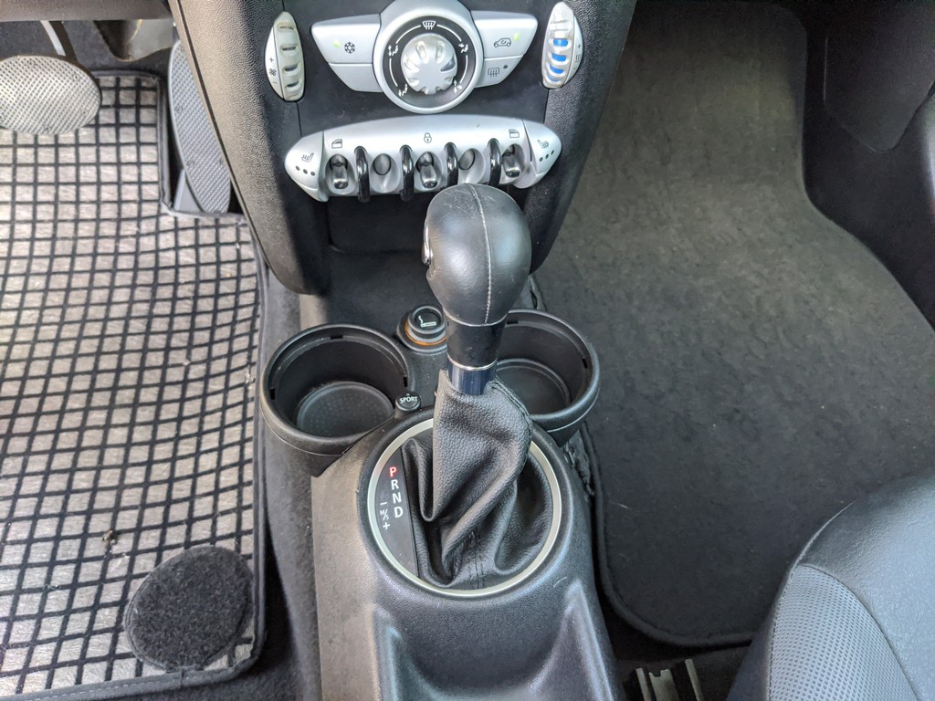 MINI Cooper Clubman Vehicle Full-screen Gallery Image 20