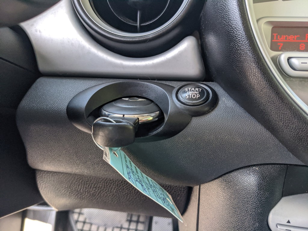 MINI Cooper Clubman Vehicle Full-screen Gallery Image 21