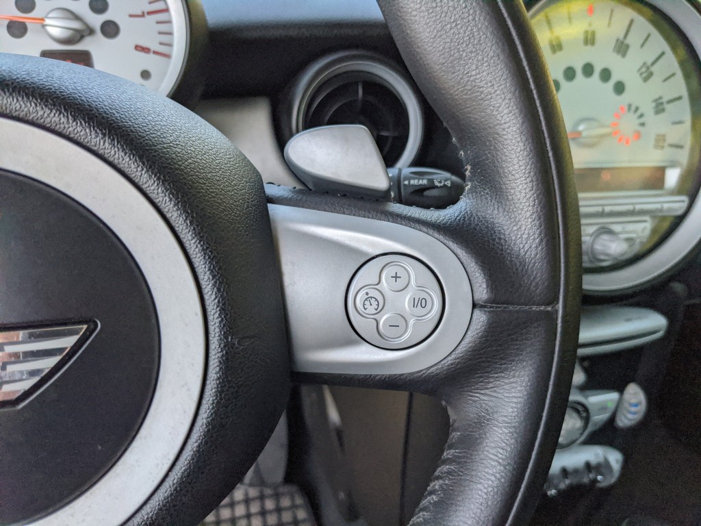 MINI Cooper Clubman Vehicle Full-screen Gallery Image 24