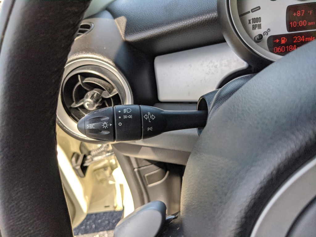 MINI Cooper Clubman Vehicle Full-screen Gallery Image 25