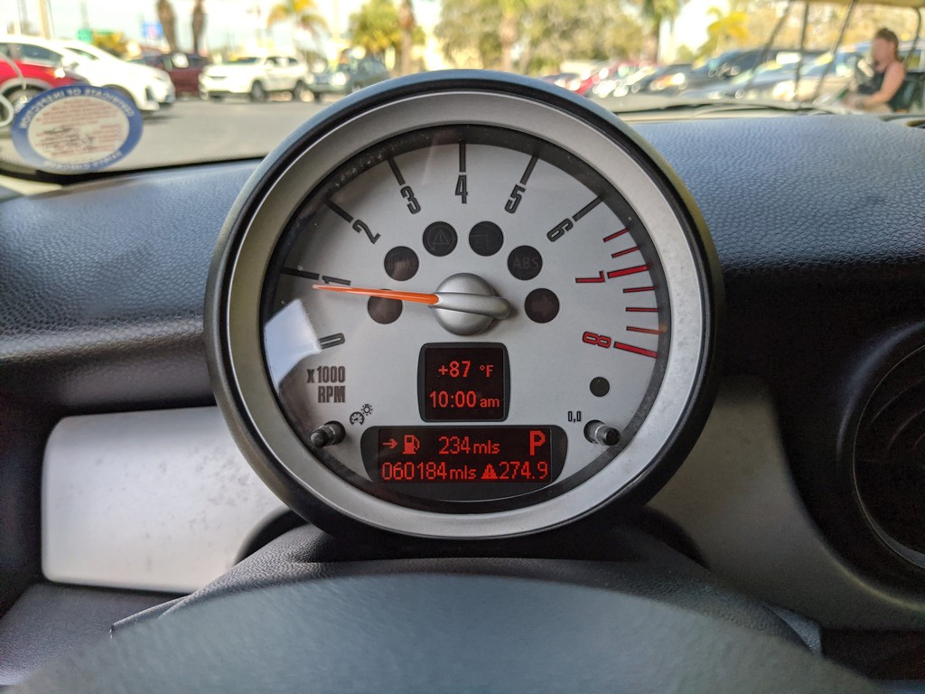 MINI Cooper Clubman Vehicle Full-screen Gallery Image 27