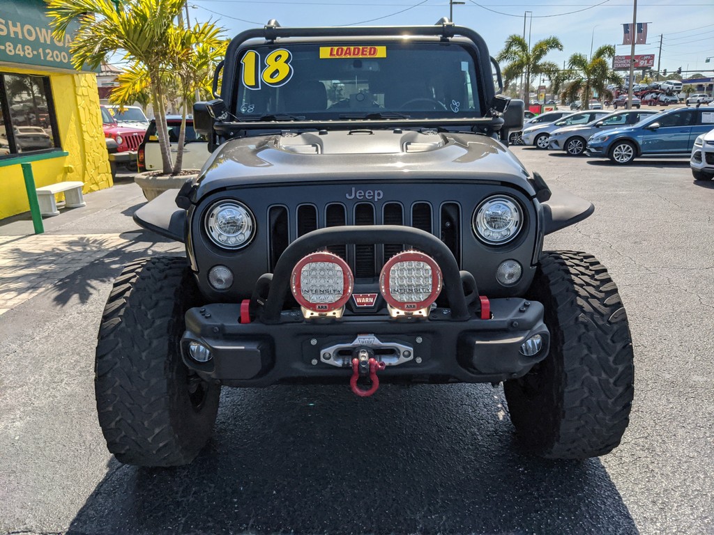 Jeep Wrangler JK Unlimited Vehicle Full-screen Gallery Image 05