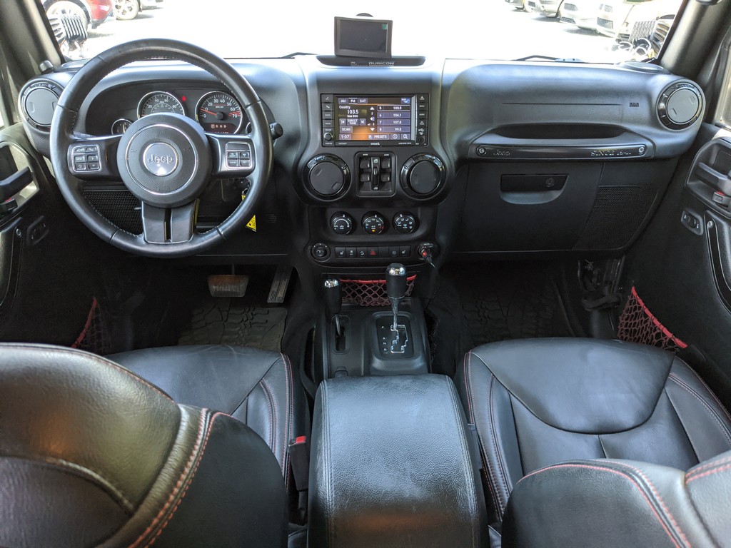 Jeep Wrangler JK Unlimited Vehicle Full-screen Gallery Image 10