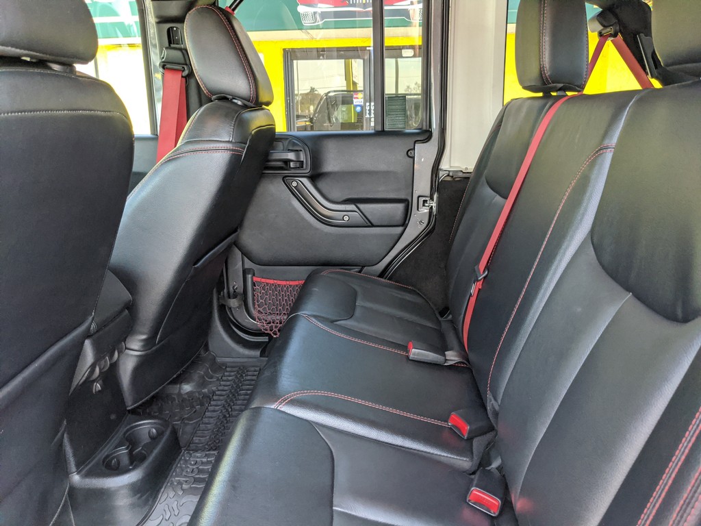 Jeep Wrangler JK Unlimited Vehicle Full-screen Gallery Image 14