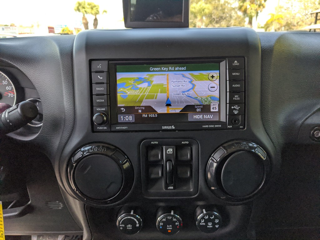 Jeep Wrangler JK Unlimited Vehicle Full-screen Gallery Image 19