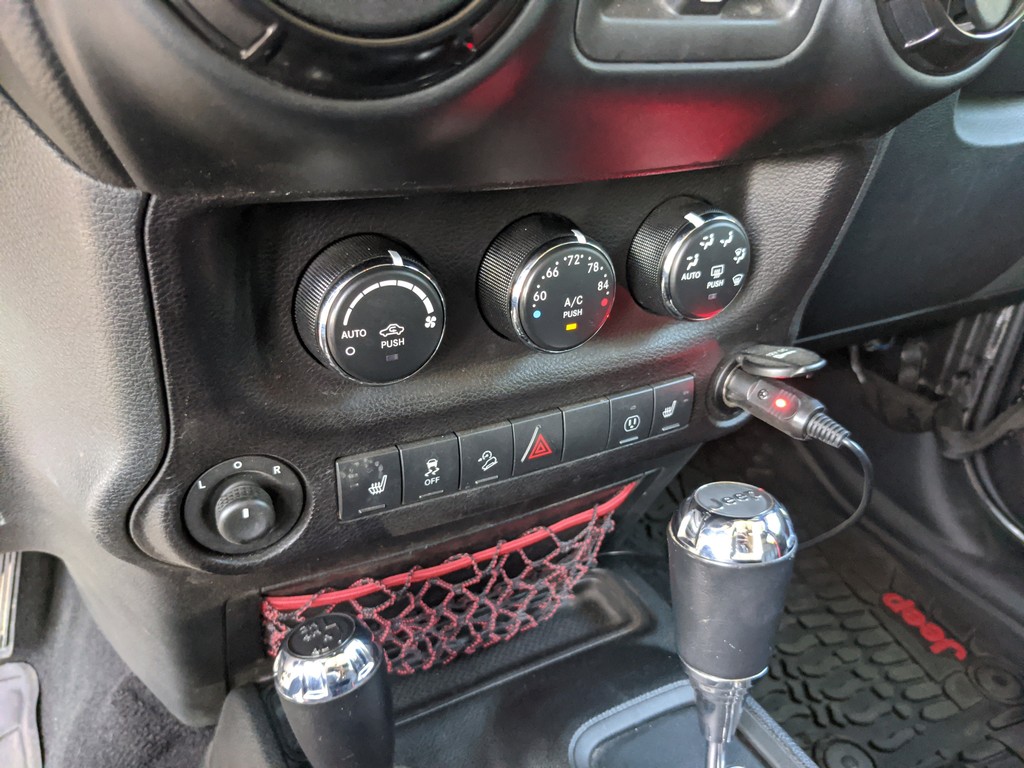 Jeep Wrangler JK Unlimited Vehicle Full-screen Gallery Image 21