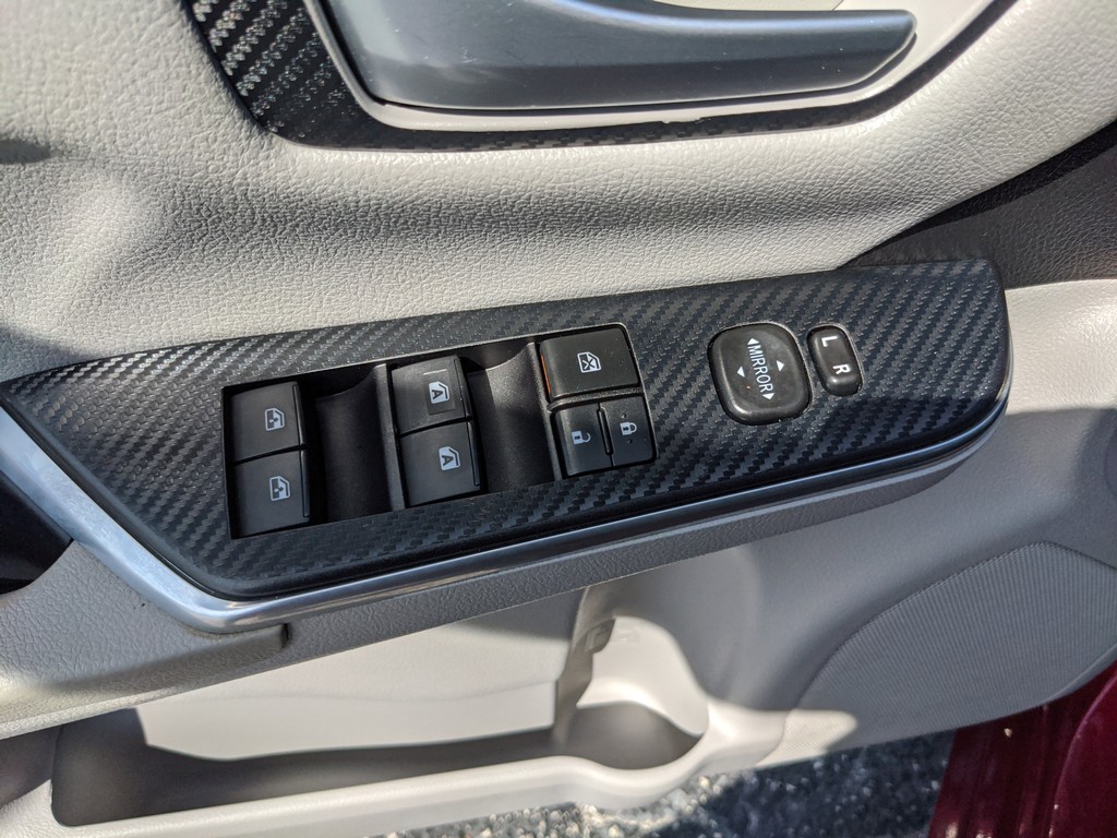 Toyota Camry Vehicle Full-screen Gallery Image 14