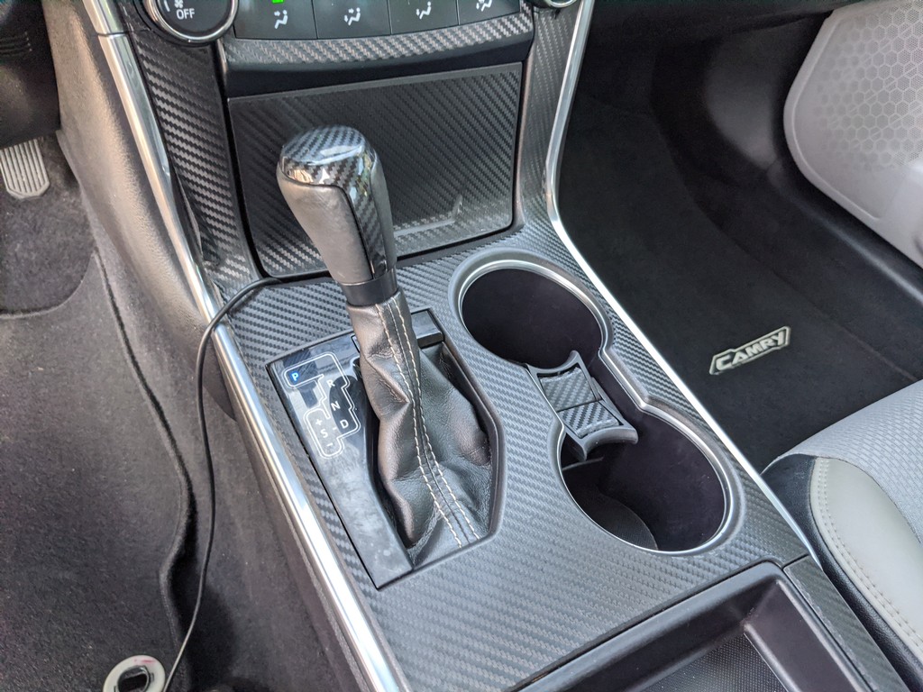 Toyota Camry Vehicle Full-screen Gallery Image 20