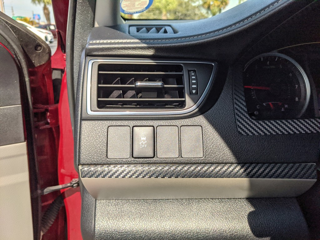 Toyota Camry Vehicle Full-screen Gallery Image 21