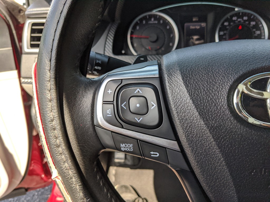 Toyota Camry Vehicle Full-screen Gallery Image 23