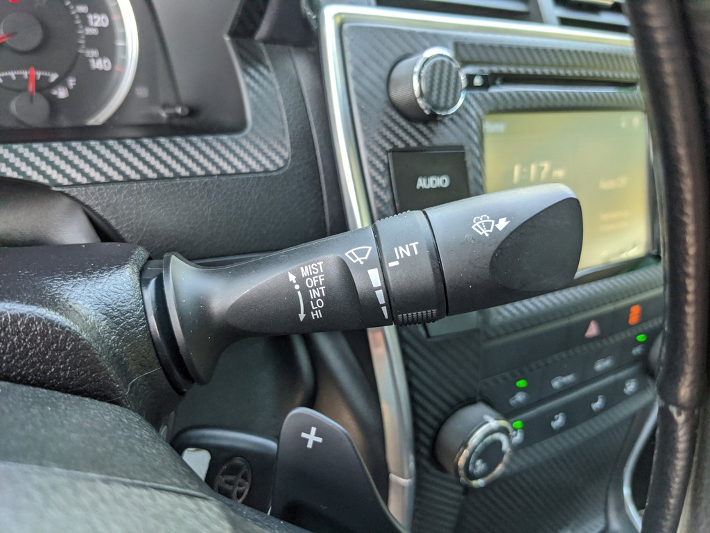 Toyota Camry Vehicle Full-screen Gallery Image 26