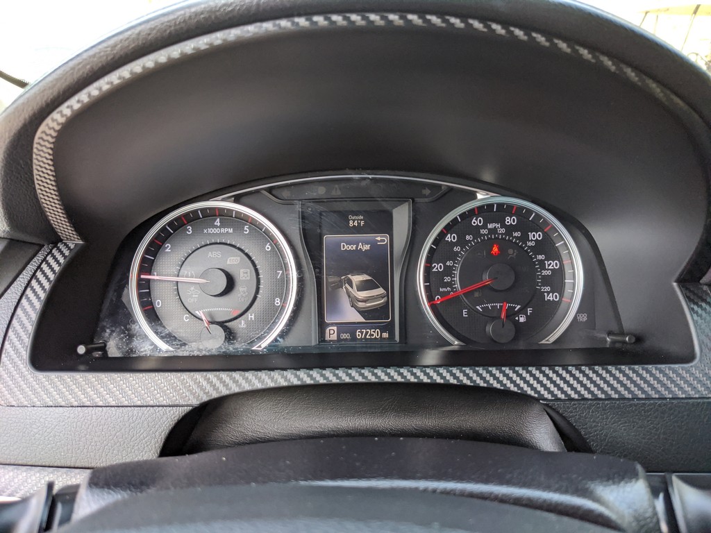 Toyota Camry Vehicle Full-screen Gallery Image 27