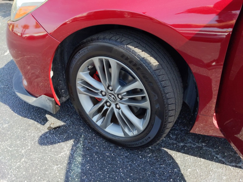 Toyota Camry Vehicle Full-screen Gallery Image 28