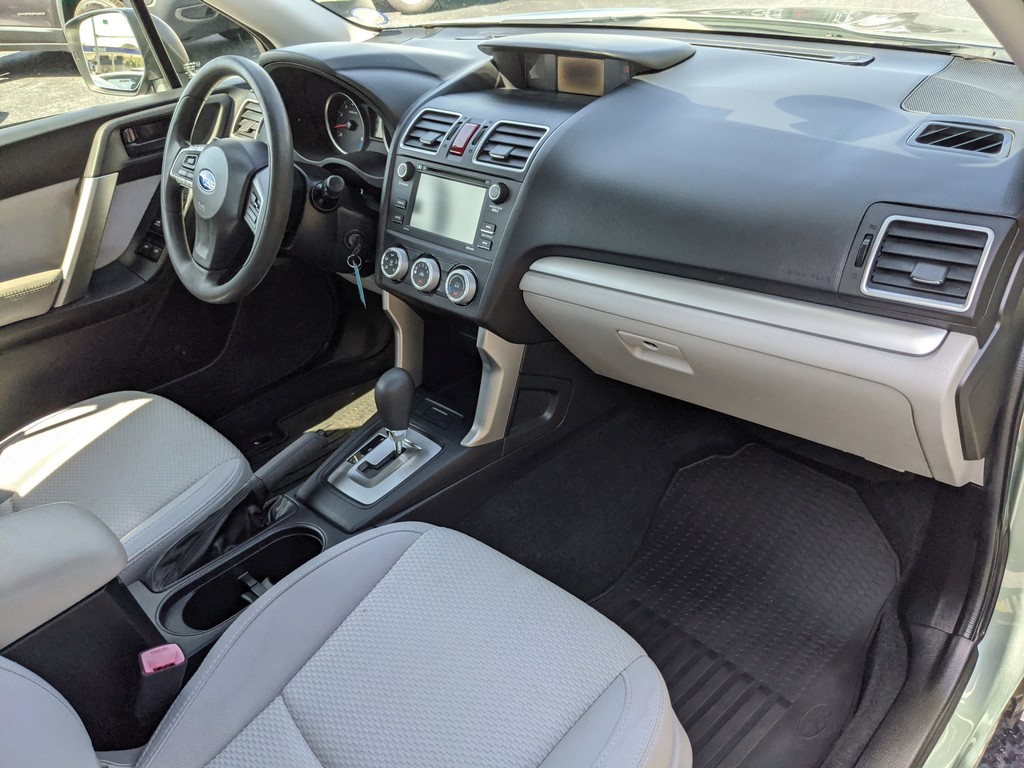 Subaru Forester Vehicle Full-screen Gallery Image 09