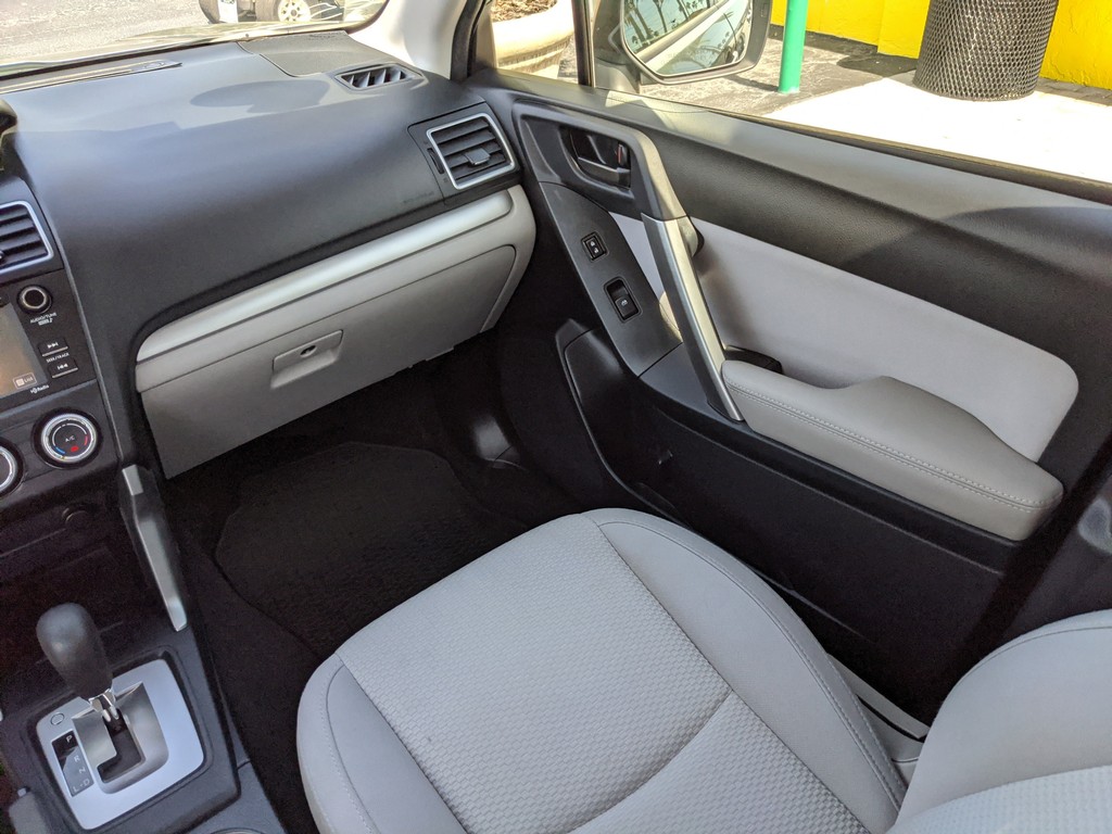 Subaru Forester Vehicle Full-screen Gallery Image 13