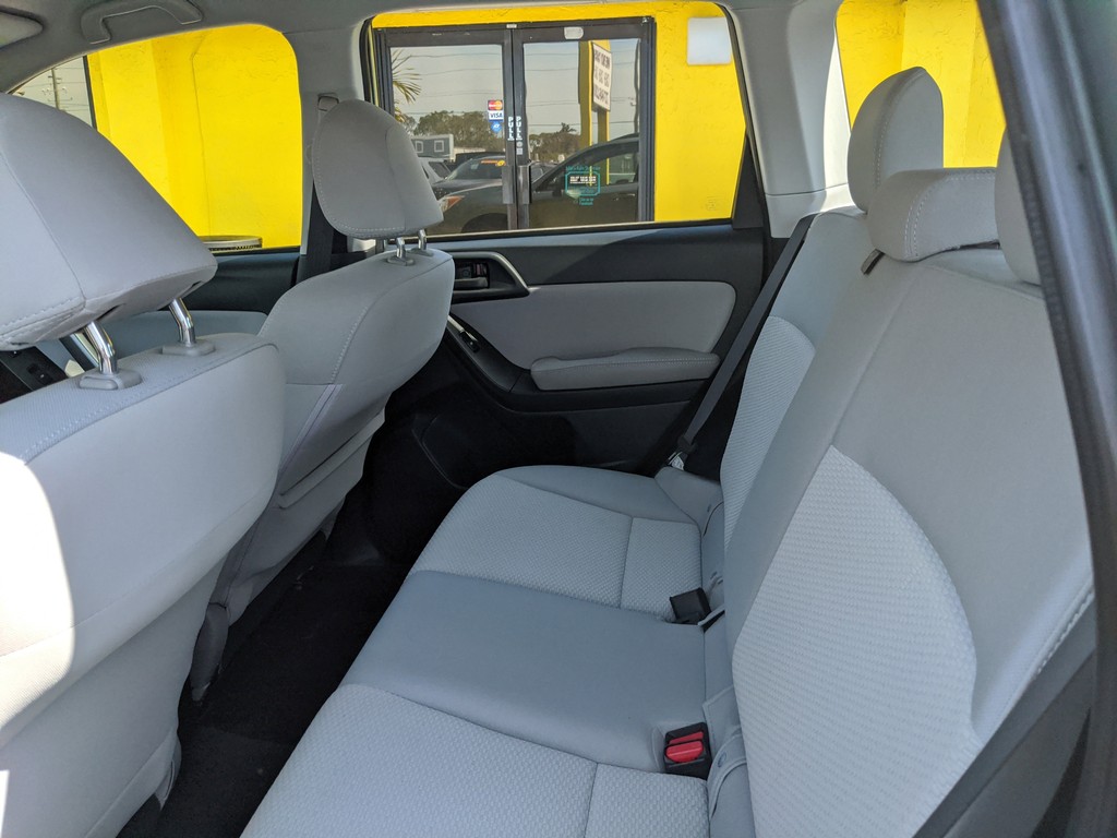 Subaru Forester Vehicle Full-screen Gallery Image 14