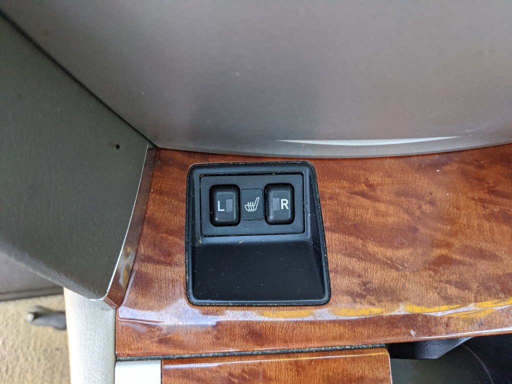 Toyota Camry Vehicle Full-screen Gallery Image 21